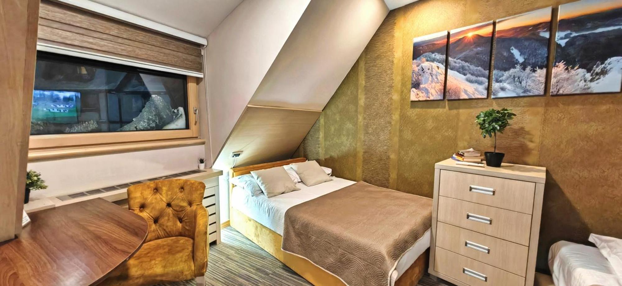 Angella Kop Konaci Kopaonik Quarto foto